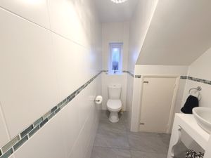 Downstairs toilet- click for photo gallery